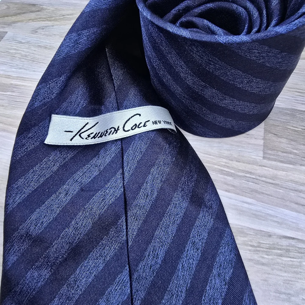 Kenneth‎ Cole New York 100% imported silk hand made blue navy striped tie 58
